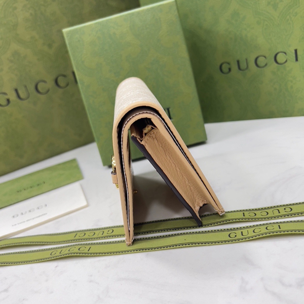 グッチ財布コピー背面デザイン